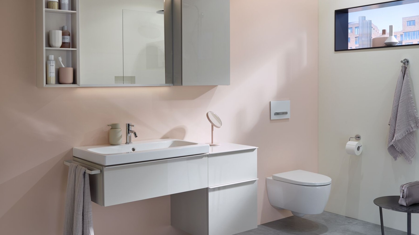 Medium-sized Geberit iCon bathroom