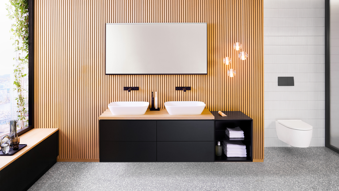 Geberit ONE combined with a Geberit Option Plus Square 135cm in matt black.