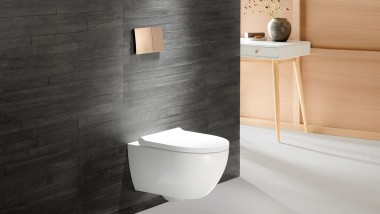 Geberit Acanto WC with actuator plate Sigma70 in red gold