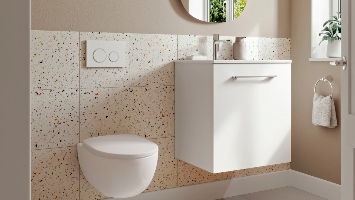 Small Geberit Selnova bathroom with wall-hung WC and washbasin