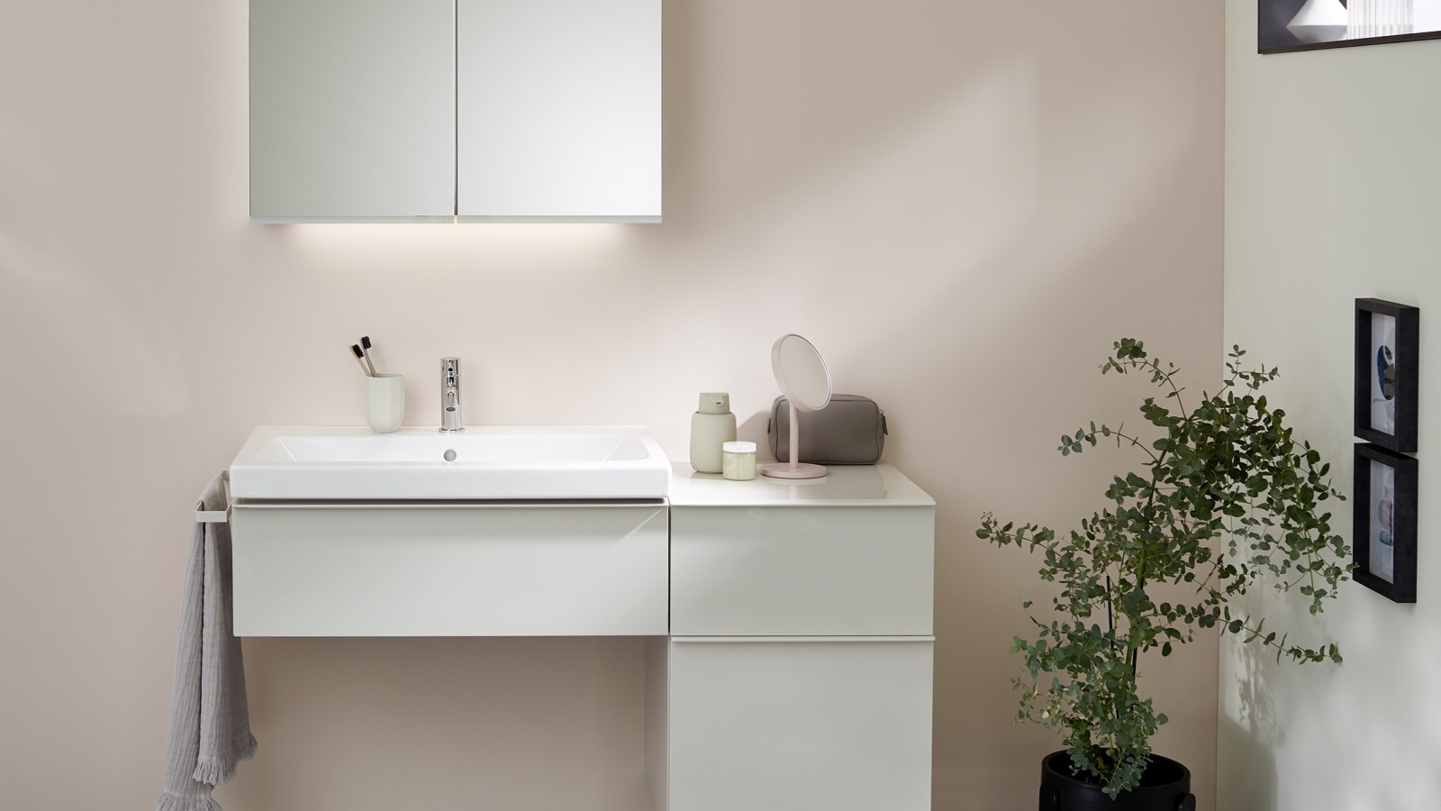 iCon bathroom series with Option Plus mirror cabinet