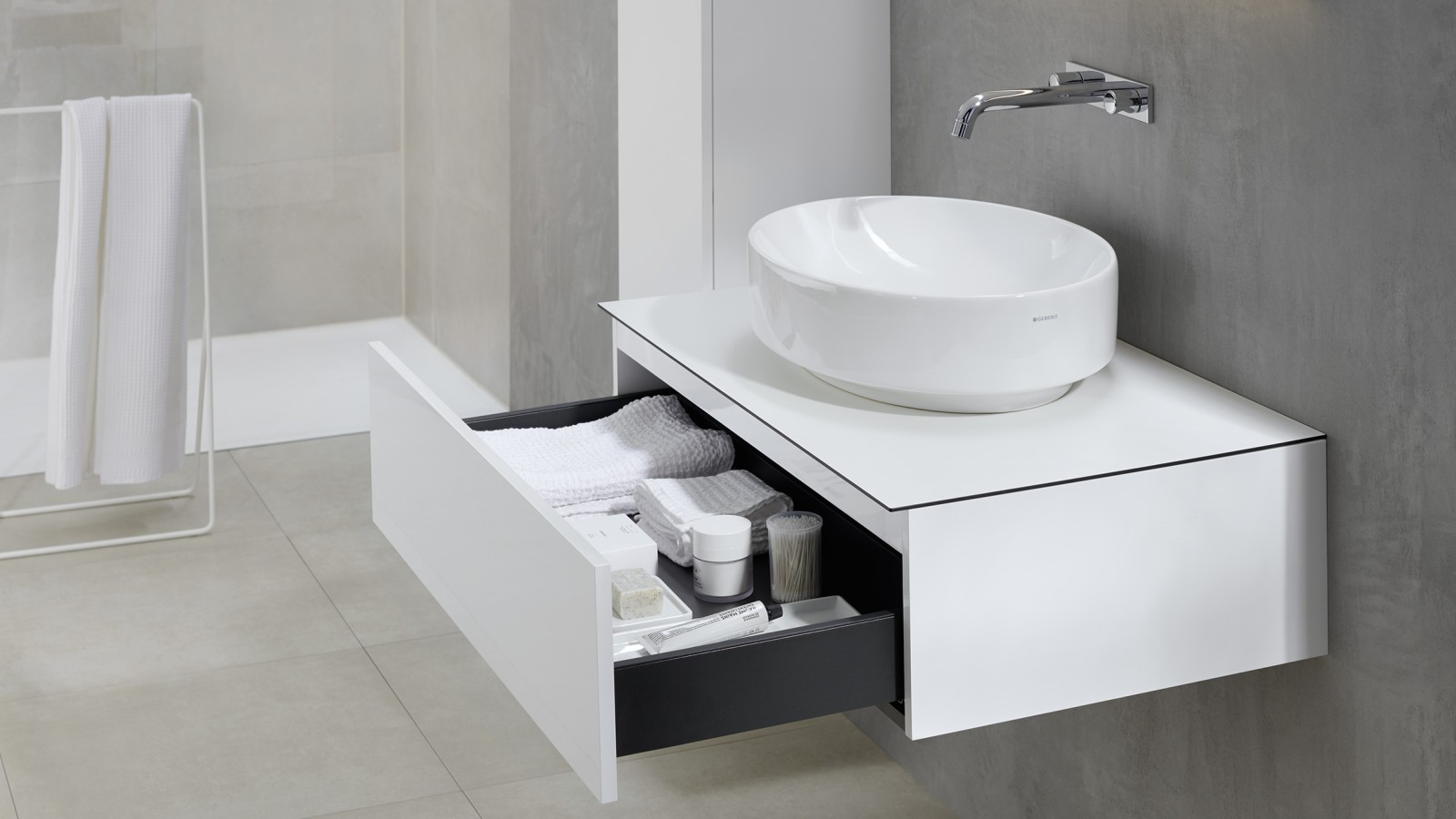 Geberit VariForm round lay-on washbasin with washbasin cabinet (© Geberit)
