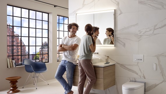 Morning or night, the Geberit ComfortLight mirror offers the perfect lighting conditions at all times Morning or night, the Geberit ComfortLight mirror offers the perfect lighting conditions at all times