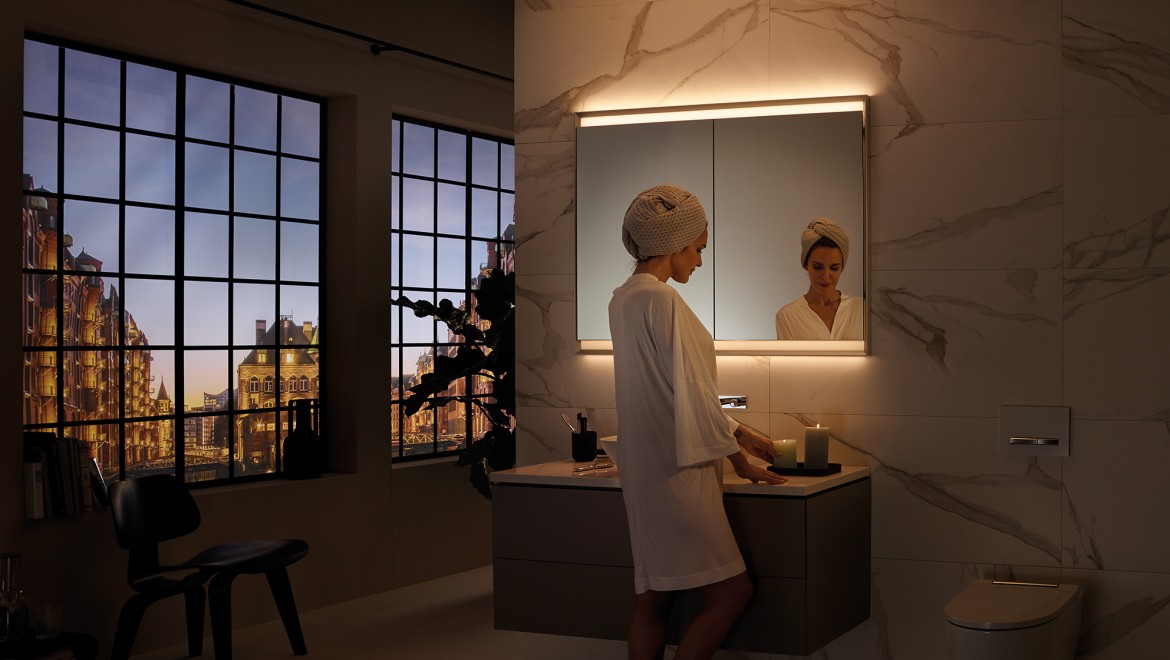 Geberit ONE mirror cabinet with ComfortLight, here with atmospheric candlelight
