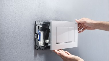 White Sigma30 actuator plate (© Geberit)