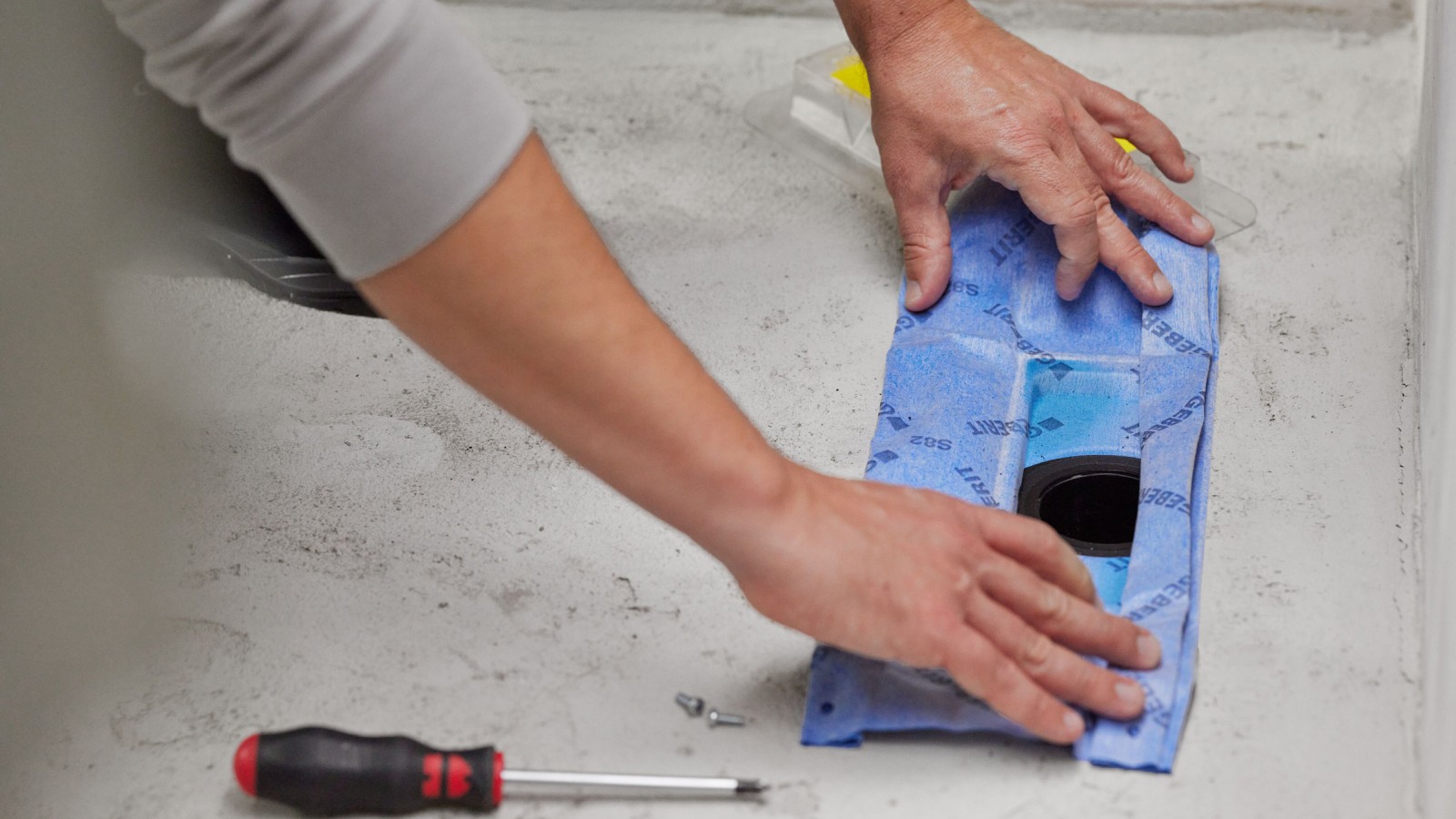 Sealing on the CleanLine shower channel