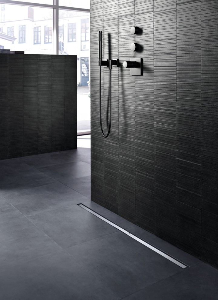 Floor-even shower with Geberit CleanLine shower channel