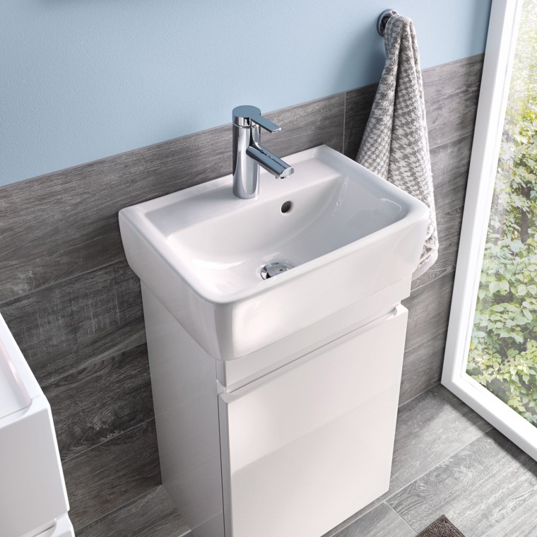 Small handrinse basin from Geberit Renova Plan with washbasin cabinet