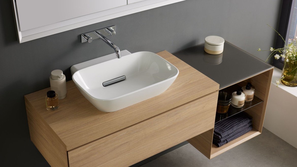 Geberit ONE lay-on washbasin, washbasin cabinet in oak Geberit ONE lay-on washbasin, washbasin cabinet in oak