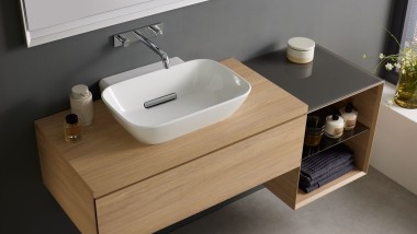 Geberit ONE lay-on washbasin, washbasin cabinet in oak,