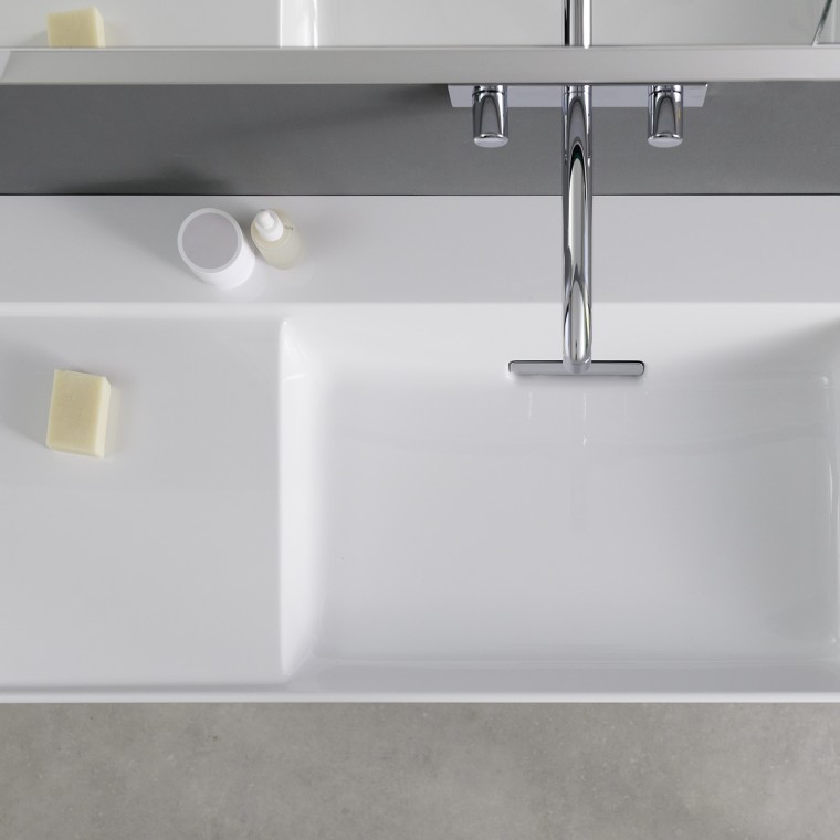 Geberit ONE washbasin with asymmetrical lateral shelf surface Geberit ONE washbasin with asymmetrical lateral shelf surface