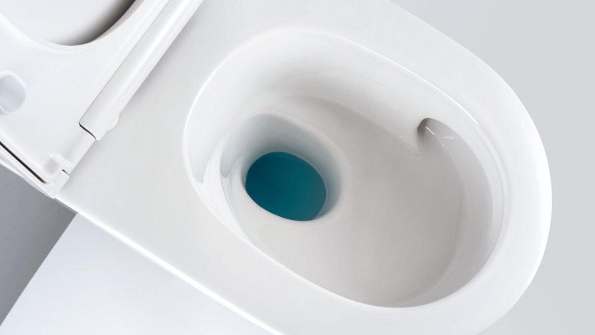 Asymmetrical inner geometry for a thorough flush