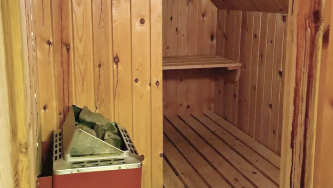 A sauna with a pitched roof (© @triner2 and @strandparken3) A sauna with a pitched roof (© @triner2 and @strandparken3)