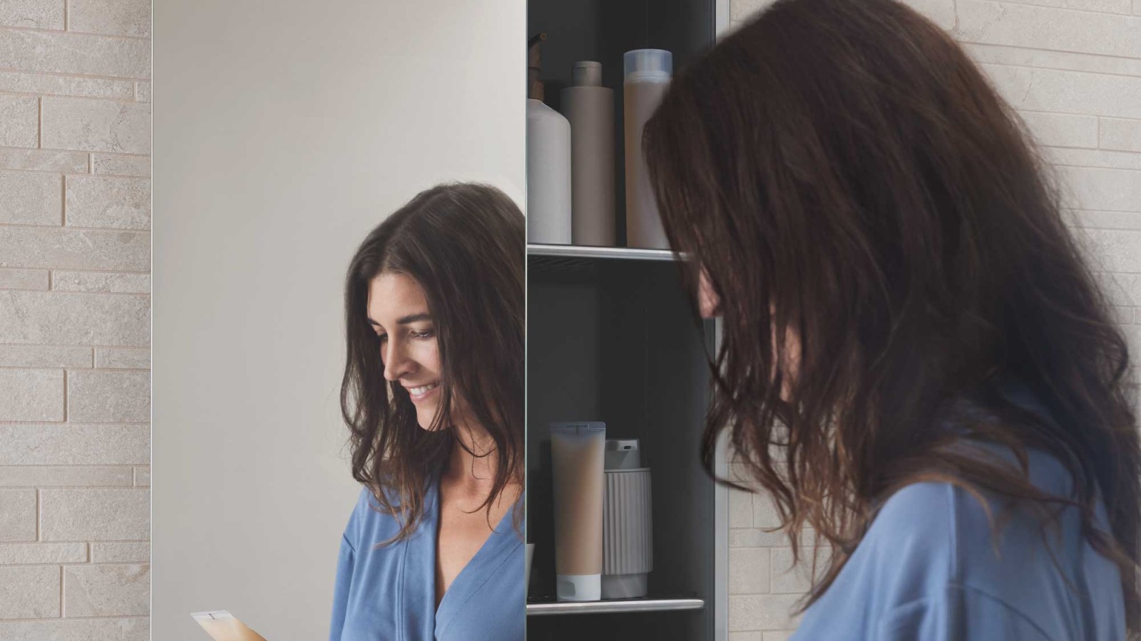 The niche storage box from the Geberit Acanto bathroom series creates more storage space in the bathroom The niche storage box from the Geberit Acanto bathroom series creates more storage space in the bathroom