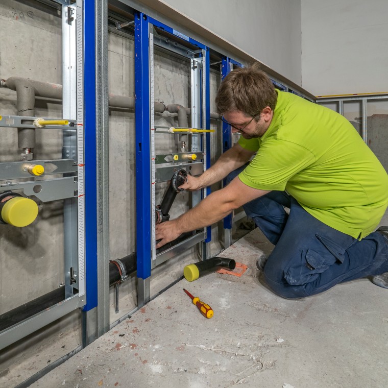 Installation of the Geberit Silent-PP drainage plug-in system Installation of the Geberit Silent-PP drainage plug-in system