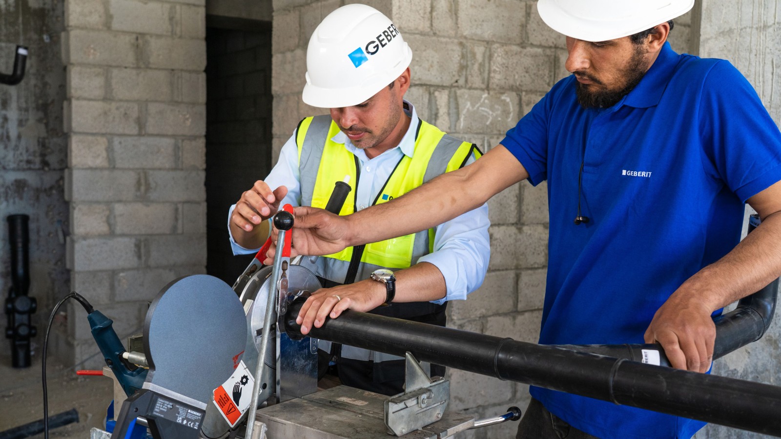 Advice and assistance on site: the Geberit team supported the project throughout its entire duration. Plumbers were comprehensively trained in using the product