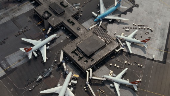 Bird's eye view of Terminal B at Zurich Airport (early 1980s) (© Swissair) Bird's eye view of Terminal B at Zurich Airport (early 1980s) (© Swissair)