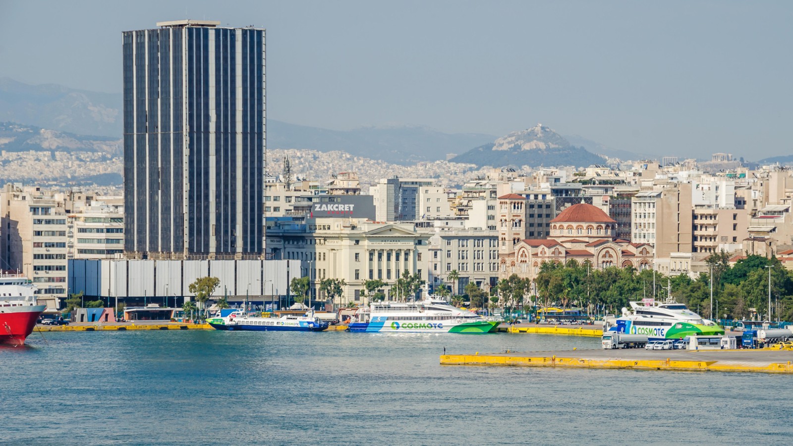 This is what it looked like before the recent construction work – practically unused, it stood as a landmark and memorial in the Piraeus district (© Iaranik / Alamy)