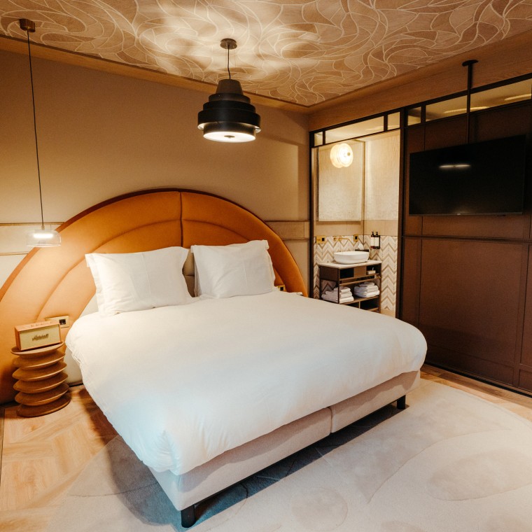 36 stylish hotel rooms in a mid-century modern style (© Nina Slagmolen) 36 stylish hotel rooms in a mid-century modern style (© Nina Slagmolen)