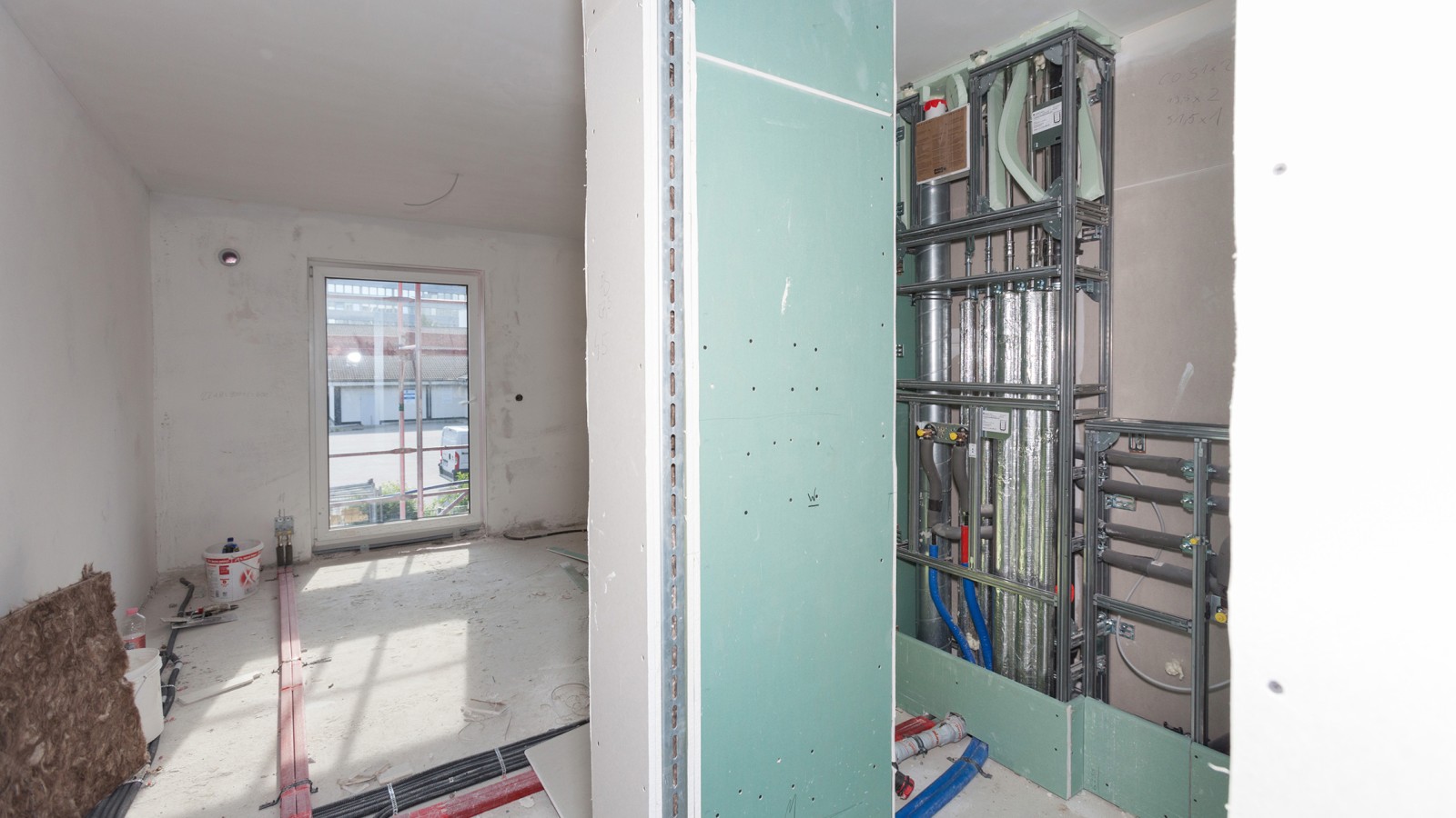 The industrially prefabricated Geberit GIS installation system for the complete supply and drainage system shortened the construction time by three months (© Geberit)