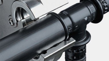 The pressing jaw guide prevents incorrect positioning with Geberit Mepla