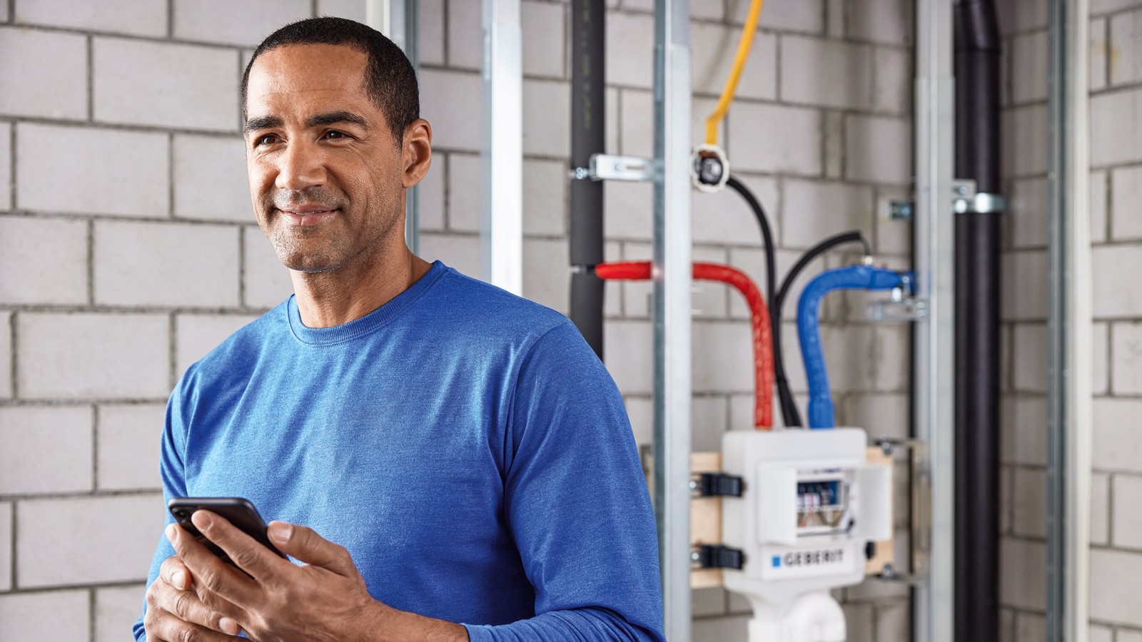 The Geberit hygiene flush unit has been installed and set with the Geberit Control app (© Geberit) The Geberit hygiene flush unit has been installed and set with the Geberit Control app (© Geberit)