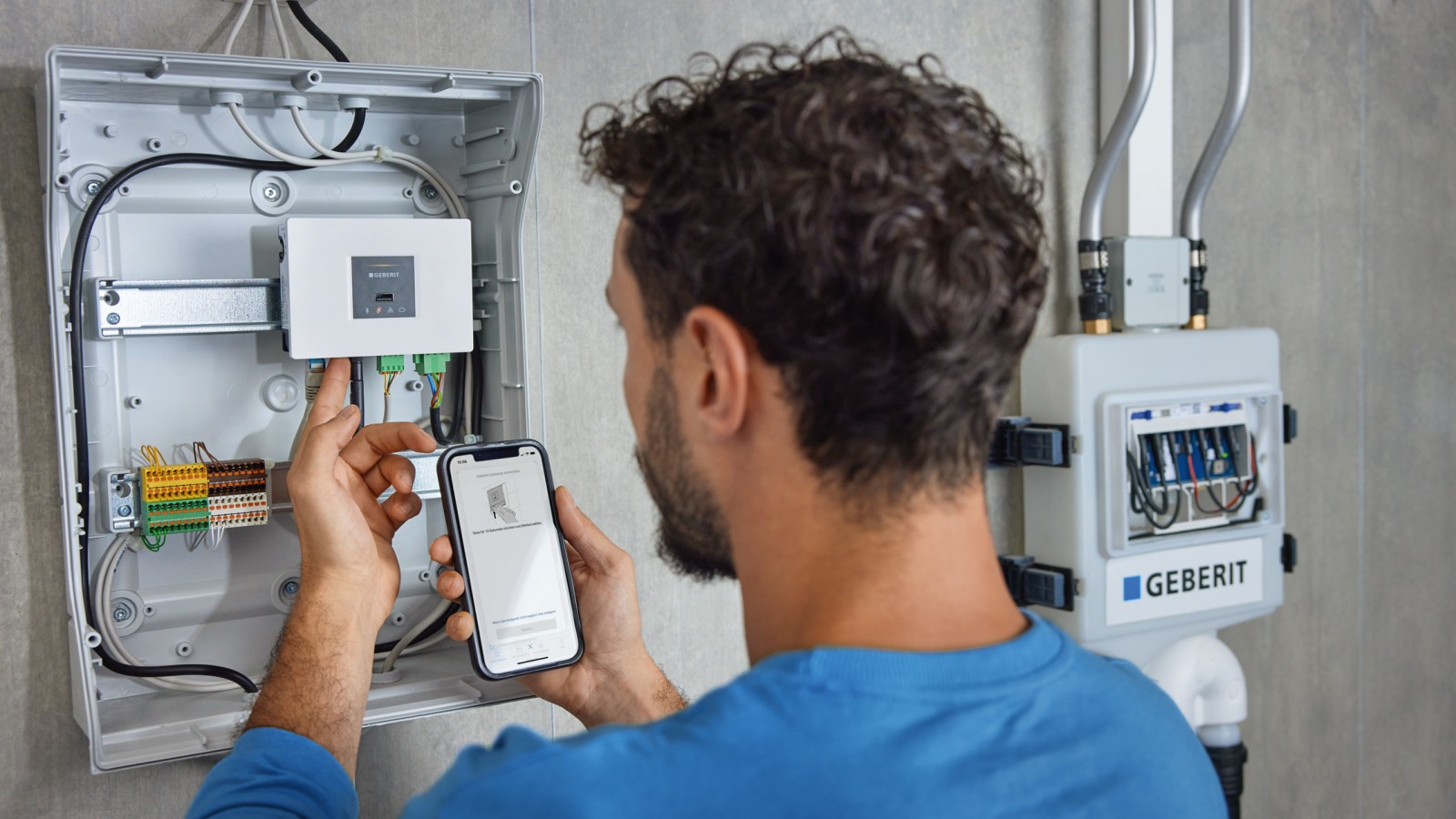 The Geberit Gateway is operated via the Geberit Control App, thanks to which the system can be commissioned in just a few steps The Geberit Gateway is operated via the Geberit Control App, thanks to which the system can be commissioned in just a few steps