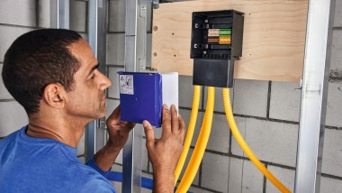Installation of the Geberit Gateway in the installation systems
