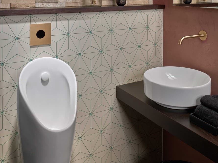 The Type 40 urinal cover plate with touchless flush actuation matches washbasin taps from leading suppliers and adds a stylish touch