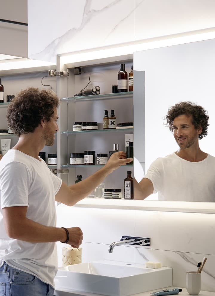 Man in a bathroom with Geberit ONE mirror cabinet Man in a bathroom with Geberit ONE mirror cabinet
