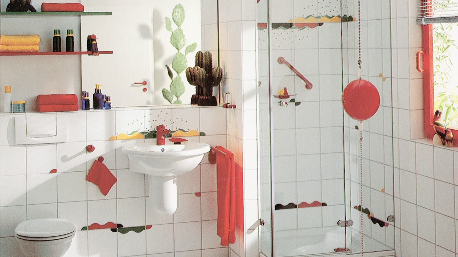 A bathroom like this with a separate shower and playful colour accents in the tiles was very fashionable A bathroom like this with a separate shower and playful colour accents in the tiles was very fashionable