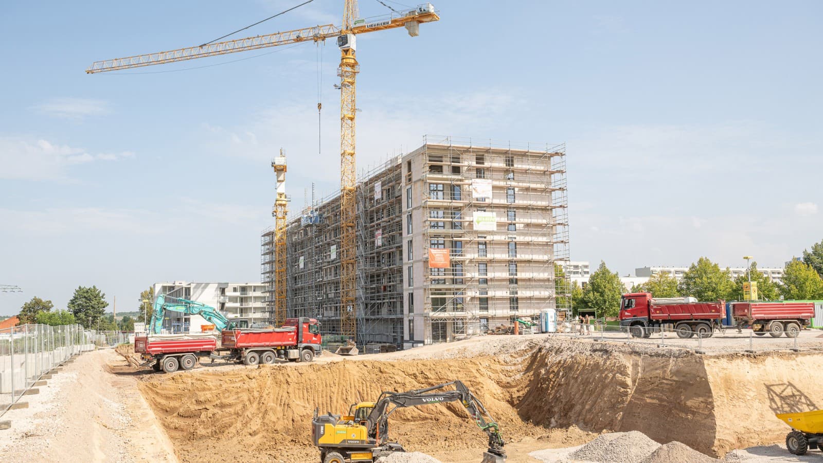 Around 600 high-quality, state-of-the-art owner-occupied and rented apartments, as well as council flats, have been built as part of the Europakarree Erfurt residential project Around 600 high-quality, state-of-the-art owner-occupied and rented apartments, as well as council flats, have been built as part of the Europakarree Erfurt residential project