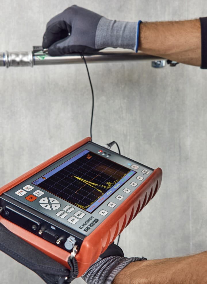 Checking the correct insertion depth with the Geberit EST 5 insertion distance measuring instrument Checking the correct insertion depth with the Geberit EST 5 insertion distance measuring instrument