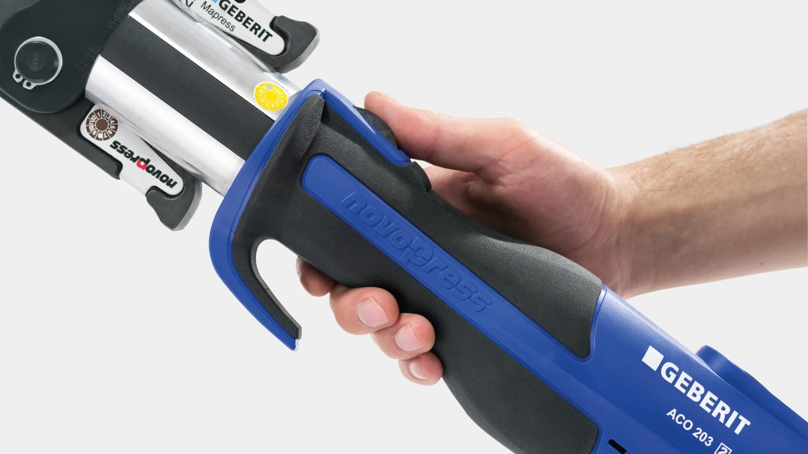 The pressing tools are ergonomic to use thanks to their non-slip and compact handles The pressing tools are ergonomic to use thanks to their non-slip and compact handles